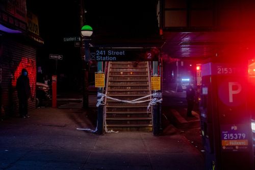 Sau 115 năm, lần đầu tiên tàu điện ngầm New York tạm dừng hoạt động