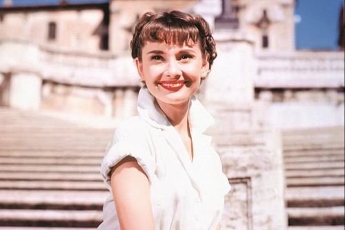 Nhan sắc biểu tượng của Audrey Hepburn thời hoàng kim