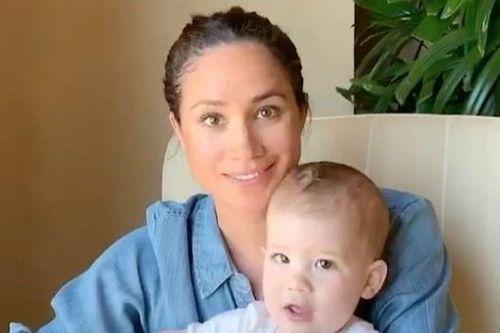 Tại sao sách của con trai Harry và Meghan Markle trở nên hot?