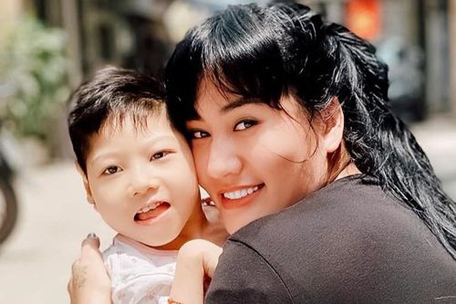 Tâm sự xúc động của diễn viên 'Về nhà đi con' cho con gái 9 tuổi