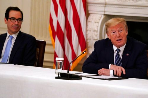 Tổng thống Trump: Không có gì phải vội vàng tung thêm gói cứu trợ