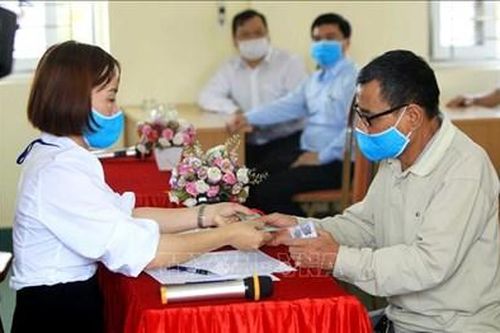 ĐỒNG TIỀN VÀ NHÂN CÁCH
