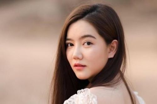 Ngẩn ngơ trước vẻ đẹp dịu dàng của 'nữ thần cầu lông' Thái Lan bỏ nghề để đi đóng phim