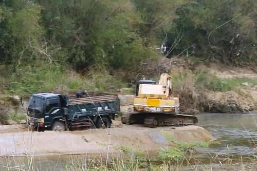 Chủ tịch xã 'cấp phép' cho doanh nghiệp khai thác cát tự nhận kiểm điểm