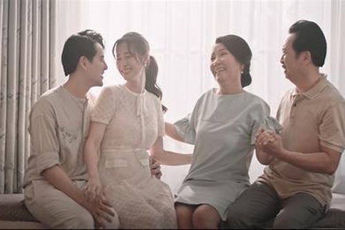 Ca sĩ Đông Nhi phát hành MV 'Khi con là mẹ' nhân dịp Ngày của mẹ khiến fan bật khóc