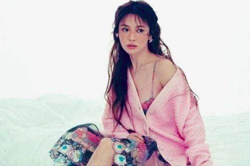 Song Hye Kyo bị 'đồng niên' cho 'hít khói' trong 'pha đụng hàng' mới nhất