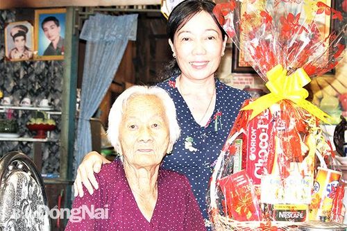 Nữ cán bộ gương mẫu, tận tụy