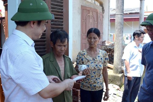 Phó Chủ tịch UBND tỉnh Nguyễn Thanh Hải kiểm tra tình hình khắc phục hậu quả mưa bão tại Cẩm Khê