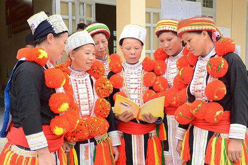 Trang phục phụ nữ Dao đỏ