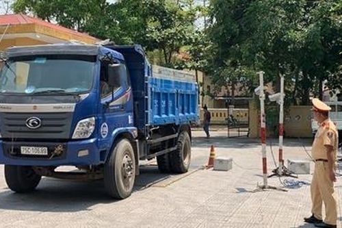 Mua cát khai thác trái phép ở lòng hồ thủy điện bán kiếm lời