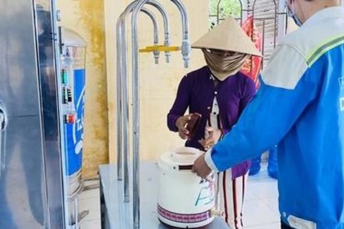 Trao tặng hệ thống máy lọc nước nhiễm mặn tại Trà Vinh và Sóc Trăng