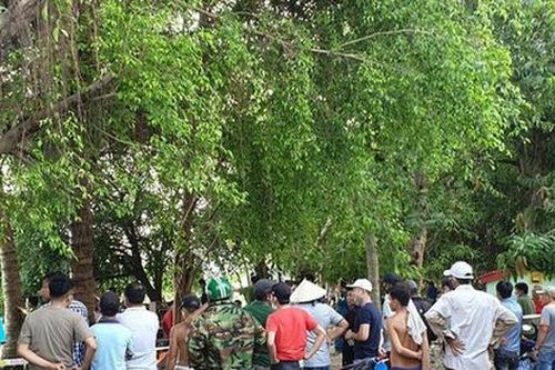 Mẹ khóc thảm khi con trai lớp 8 đi tắm sông cùng bạn học bị nước cuốn trôi mất tích