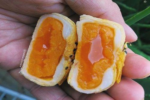 Hẹn hò Sài Gòn: Thiên đường các món bánh ăn vặt tí hon, no bụng nhưng không sợ ngán