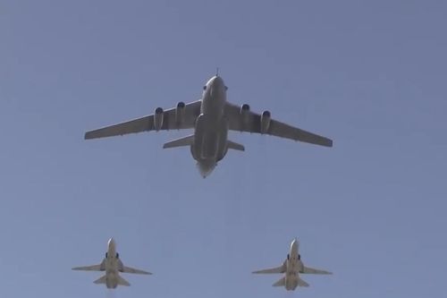 Máy bay Nga diễu binh trên bầu trời Syria kỷ niệm Ngày Chiến thắng phát xít