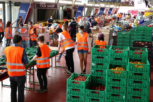 Khó tin: Hơn 1.000 người ở Thụy Sĩ chờ phát thực phẩm miễn phí