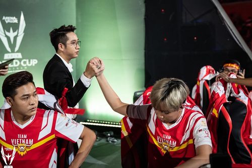 HLV Team Flash: 'Chúng tôi sẽ xem Á quân năm nay thi đấu như thế nào'