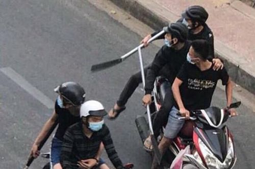 Bị trách vô lễ, thanh niên gọi bạn chém 5 hàng xóm mẹ vợ