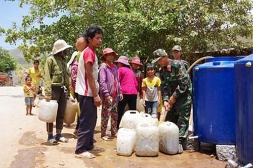 Những giọt nước nghĩa tình