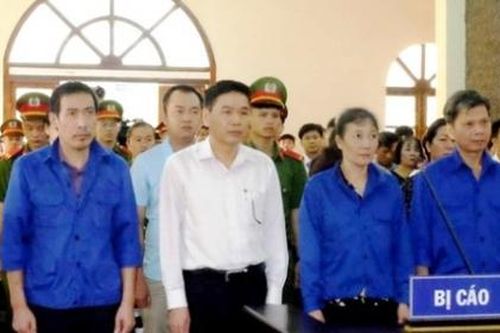 Gian lận thi cử ở Sơn La: Nhiều bị cáo bị xét xử tội đưa, nhận hối lộ