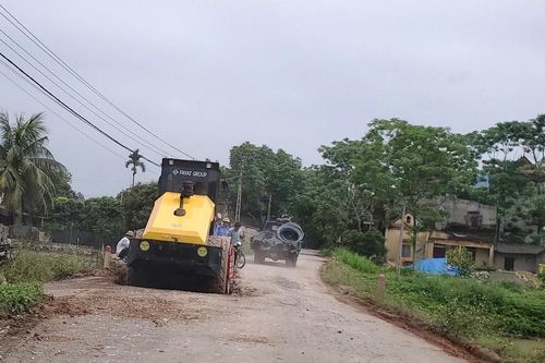 Đường mới cải tạo tốn 16 tỷ đồng đã nát bươm tại Bắc Giang