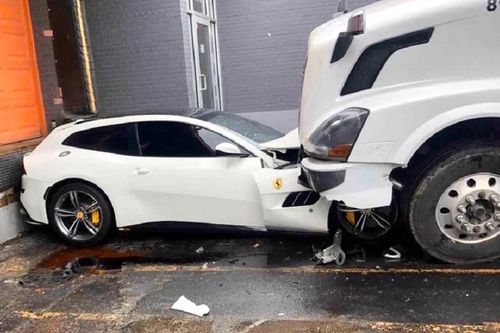 Bị sa thải, tài xế cay cú lái container đè nát siêu xe Ferrari của chủ