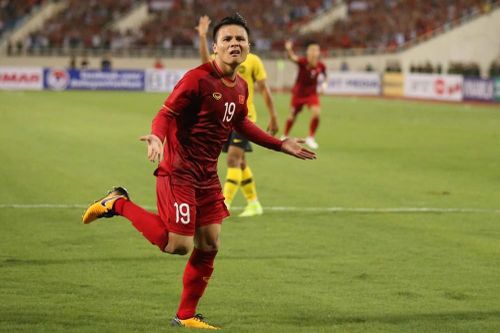 Quang Hải vào nhóm tiền đạo hay nhất châu Á; Heerenveen đề nghị mượn Văn Hậu thêm 1 năm