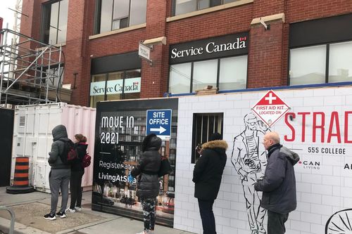 Canada: Dịch COVID-19 đẩy nhiều hộ gia đình rơi vào cảnh nợ nần