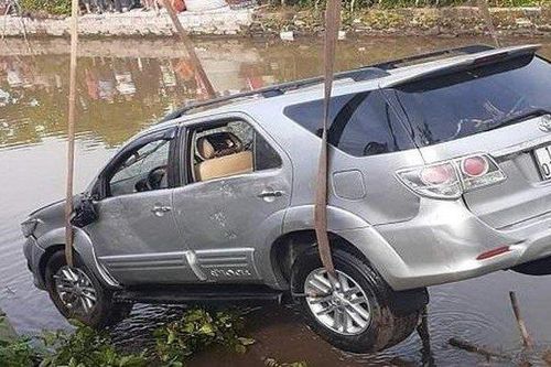 Danh tính 2 nạn nhân trong vụ ô tô mất lái lao xuống sông ở Nam Định