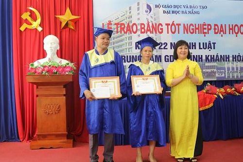 Đại học Đà Nẵng trao bằng tốt nghiệp khóa 22 đào tạo từ xa tại Khánh Hòa
