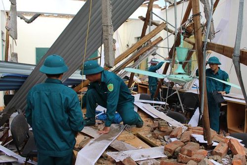 Khắc phục hậu quả mưa dông, hỗ trợ người dân ổn định cuộc sống