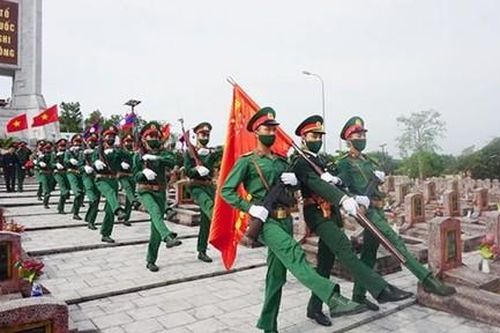 An táng hài cốt 66 liệt sỹ quân tình nguyện và chuyên gia hy sinh tại Lào