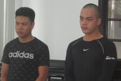 Hai nàng đánh nhau, hai chàng đi tù