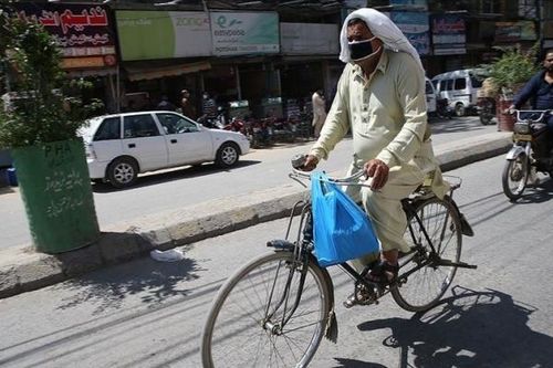Pakistan: bệnh nhân COVID-19 hồi phục nhờ liệu pháp huyết tương