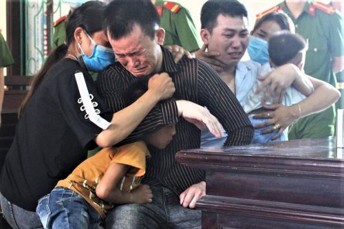 Tử hình 2 gã trai vận chuyển thuê 30 bánh heroin