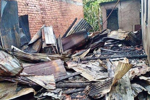 Cụ bà nhặt ve chai chết trong căn nhà cháy lúc rạng sáng