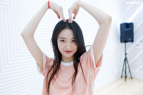 Cô gái 15 tuổi là đối thủ nhan sắc của dàn mỹ nhân Kpop