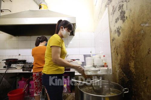 Không phục vụ khách đến quán ăn có biểu hiện ho, sốt