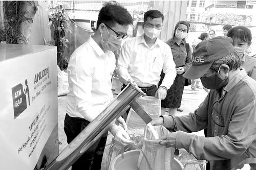 Ấm lòng công nhân trong mùa dịch