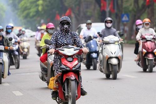 TP HCM nắng như đổ lửa, rủi ro thiên tai do nắng nóng cấp độ 1