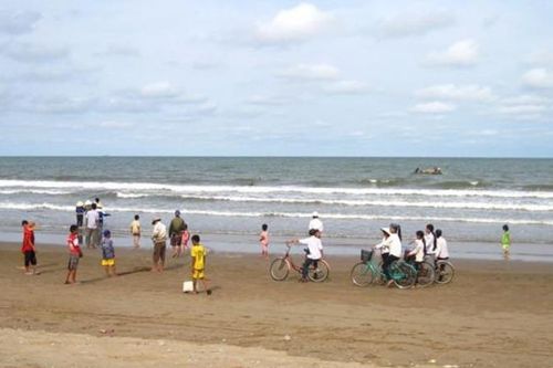 Tìm thấy thi thể bé gái, còn bé trai mất tích khi tắm biển cùng gia đình