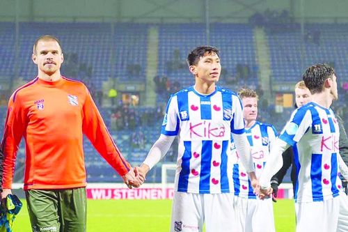 Bầu Hiển để Đoàn Văn Hậu ở lại Heerenveen với điều kiện nào?