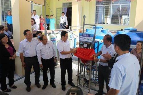 BIDV tặng 13.300 bồn chứa nước và 39 máy lọc nước cho dân tại 5 tỉnh ở ĐBSCL