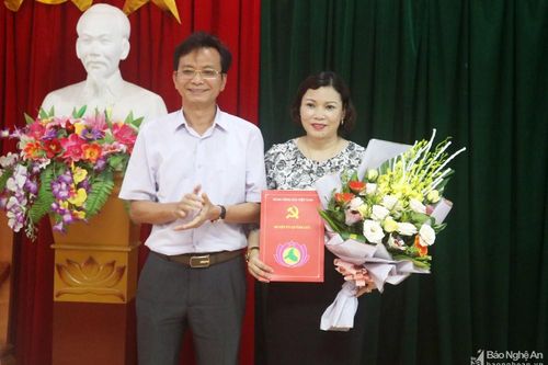 Quỳnh Lưu công bố quyết định phân công Trưởng ban Dân vận Huyện ủy