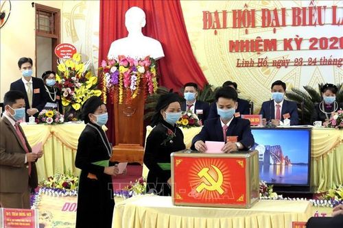 Tin dân, dựa vào dân để lựa chọn cán bộ đủ đức, đủ tài