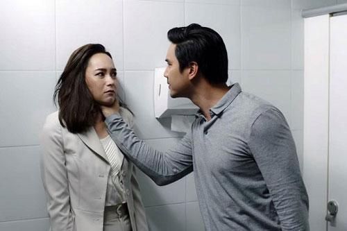 Chồng còng lưng trả nợ thay anh trai mỗi tháng 10 triệu
