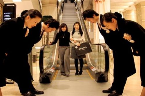 Chăm sóc khách hàng kiểu Nhật thời dịch bệnh