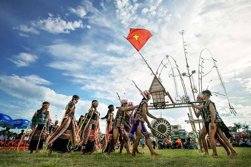 'Giải mã' cây nêu trong lễ hội Tây Nguyên