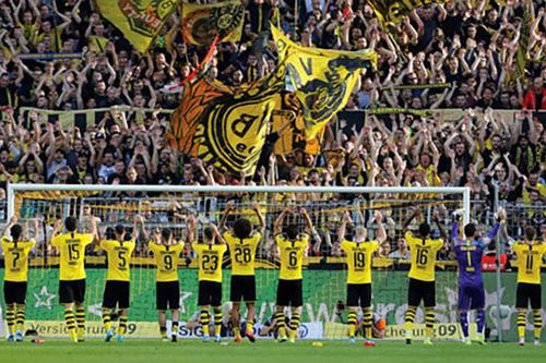 Bundesliga trở lại, mừng và lo đan xen
