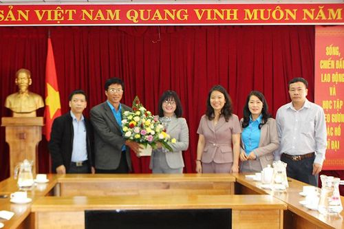 Thăm, tặng quà đoàn viên, công nhân viên chức lao động
