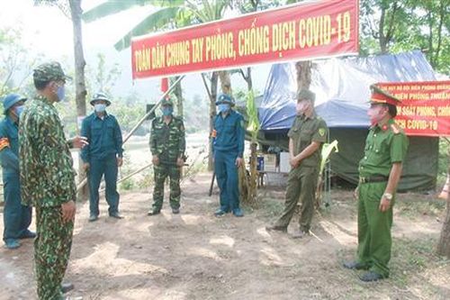 Chiến sĩ dân quân xung kích phòng, chống COVID-19